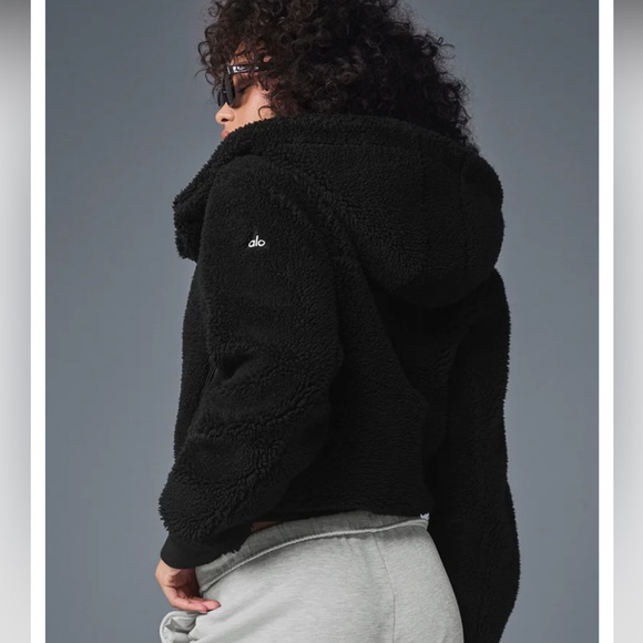 Women's Black Alo Foxy Sherpa Jacket, Small - Picture 2 of 7